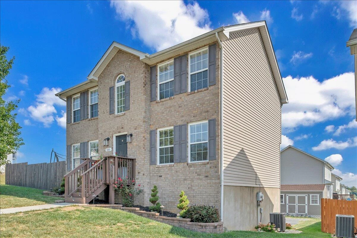 505 Keystone DR - Photo 2