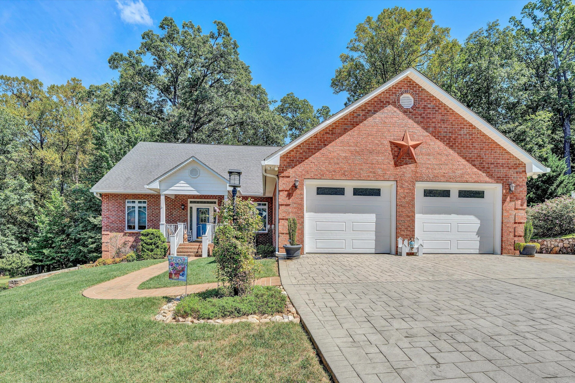 995 Highland DR - Photo 2