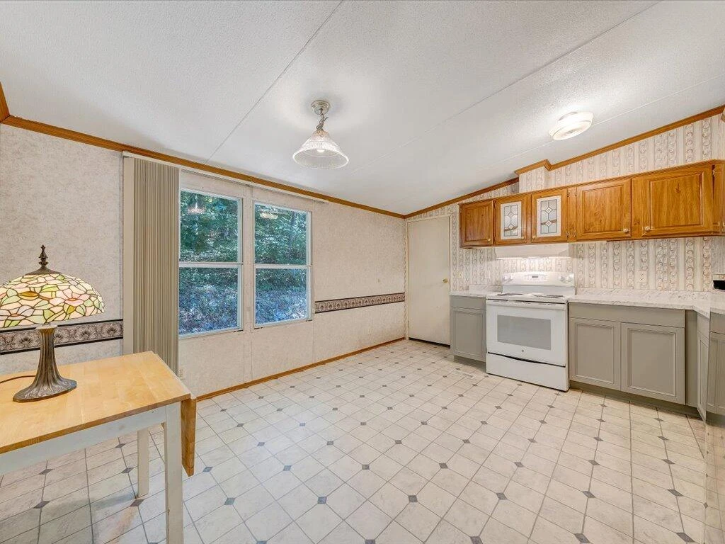 141 Eisenhower RD - Photo 10