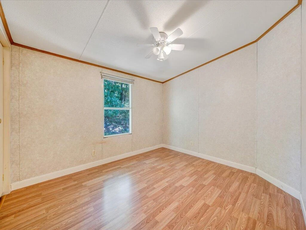 141 Eisenhower RD - Photo 11