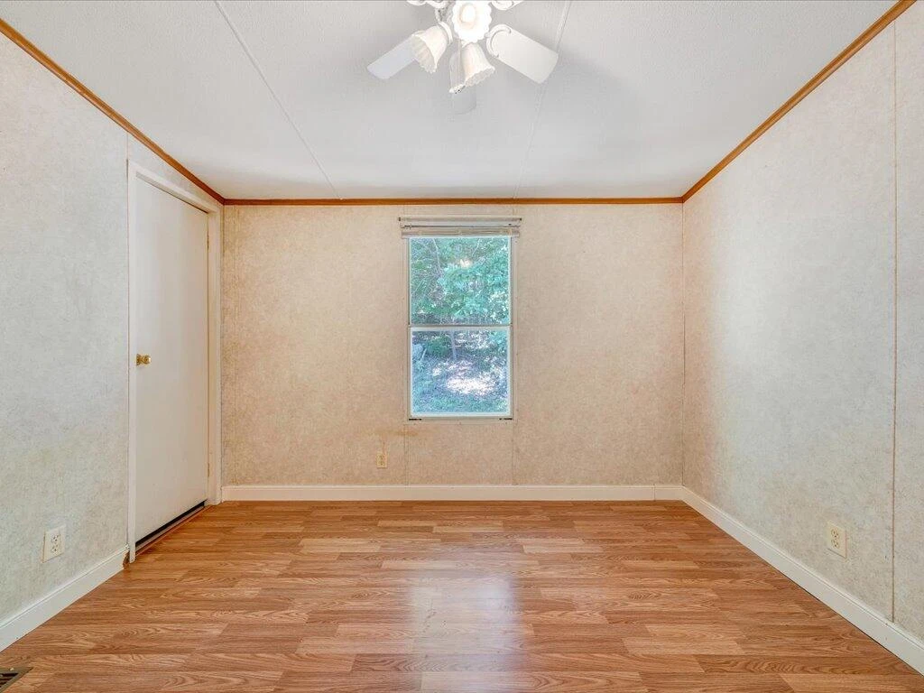141 Eisenhower RD - Photo 12