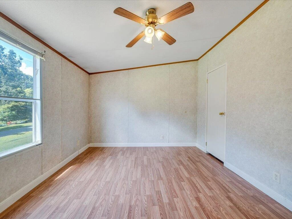 141 Eisenhower RD - Photo 16