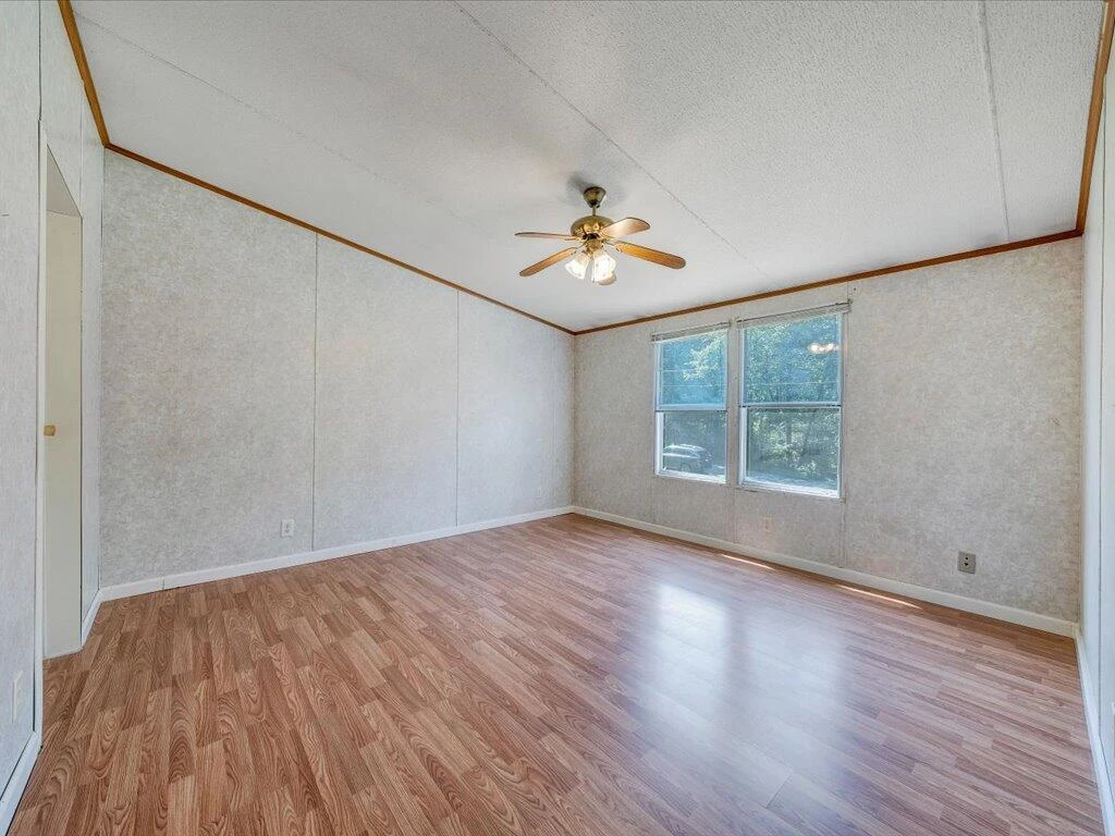 141 Eisenhower RD - Photo 17