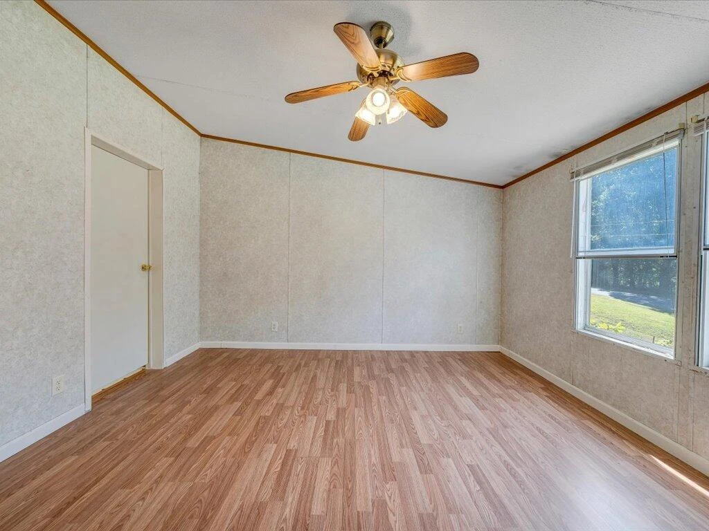 141 Eisenhower RD - Photo 18