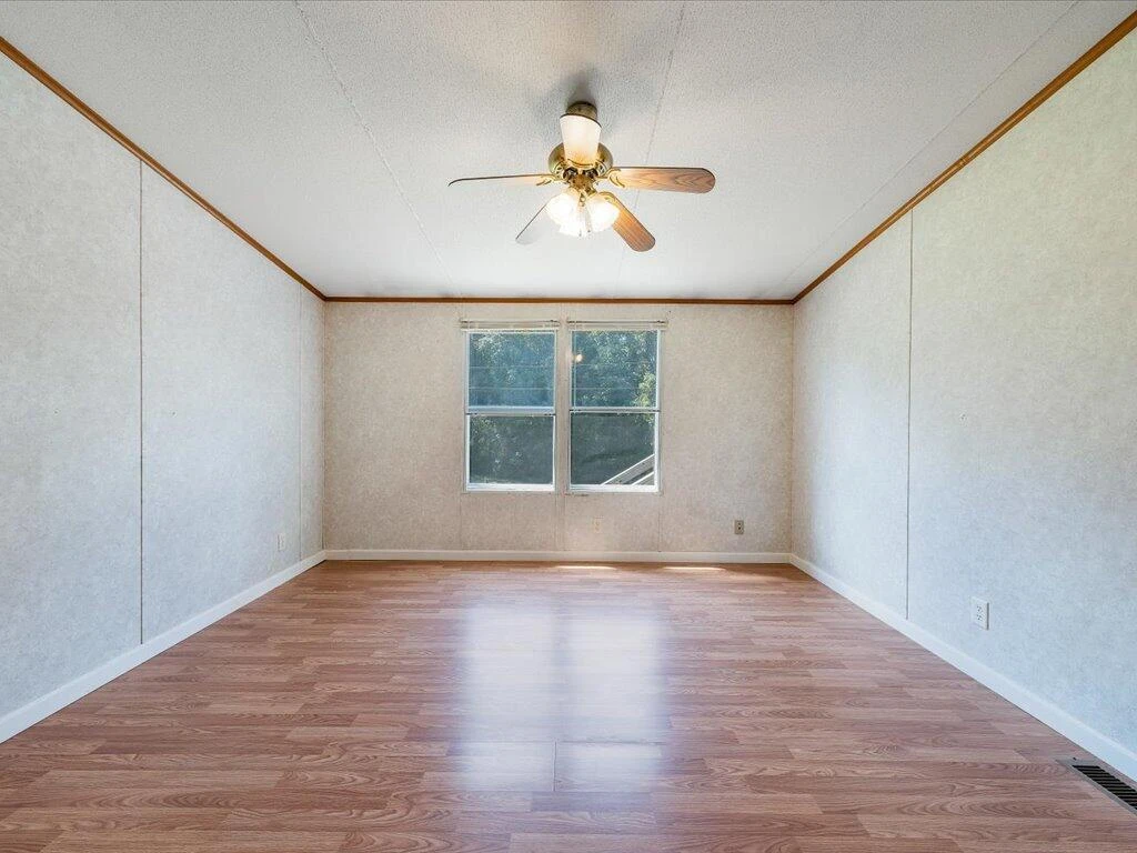 141 Eisenhower RD - Photo 19