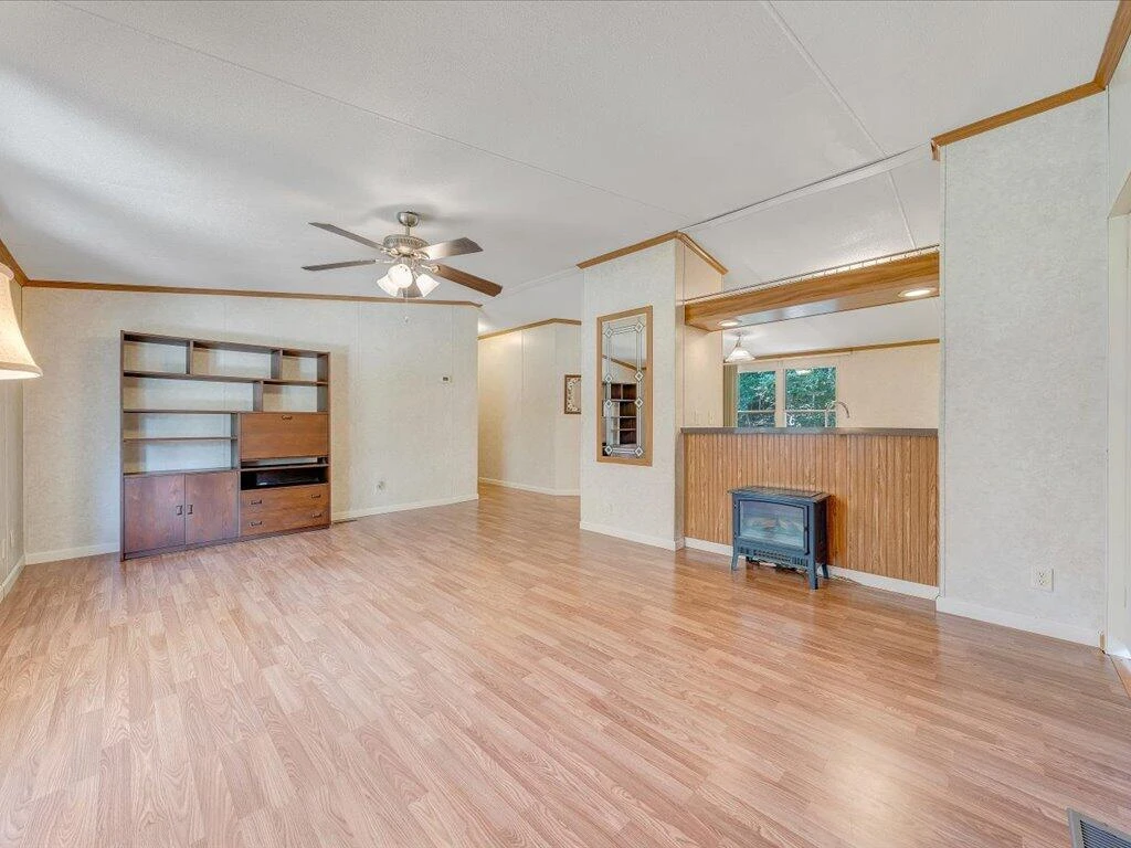 141 Eisenhower RD - Photo 2