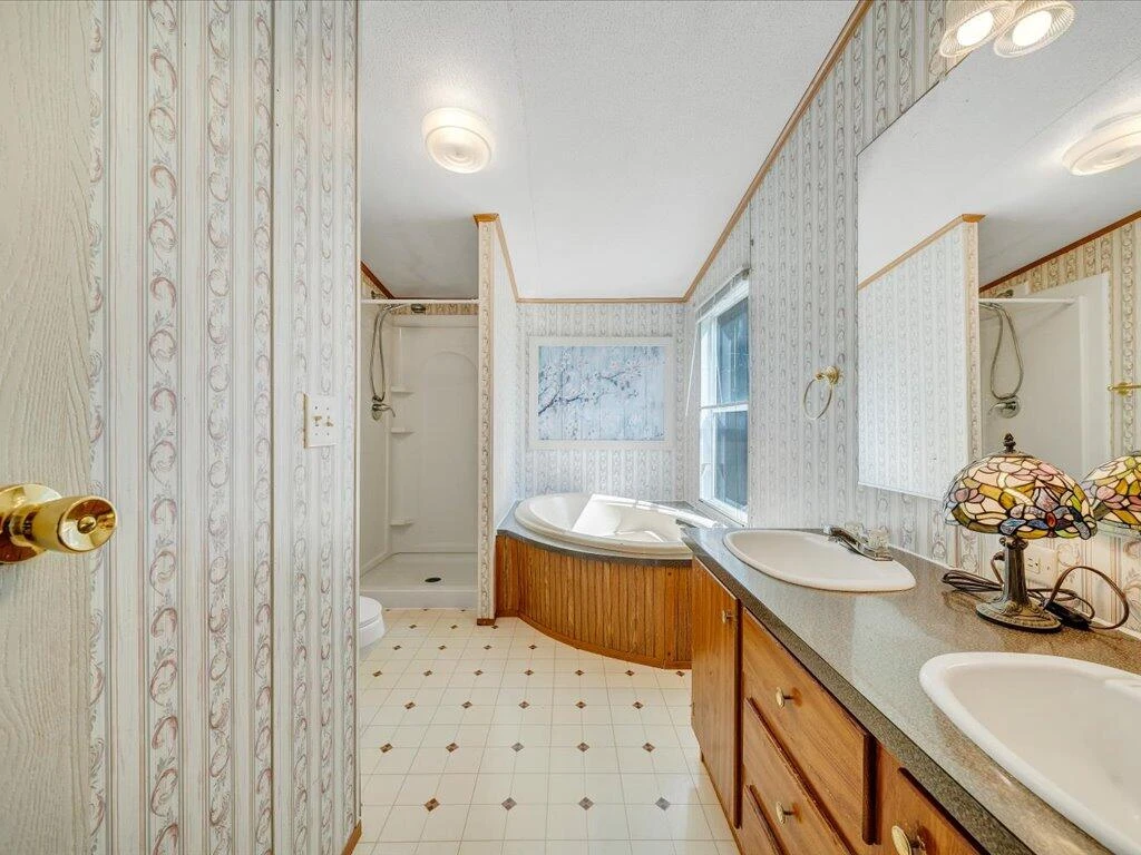 141 Eisenhower RD - Photo 21