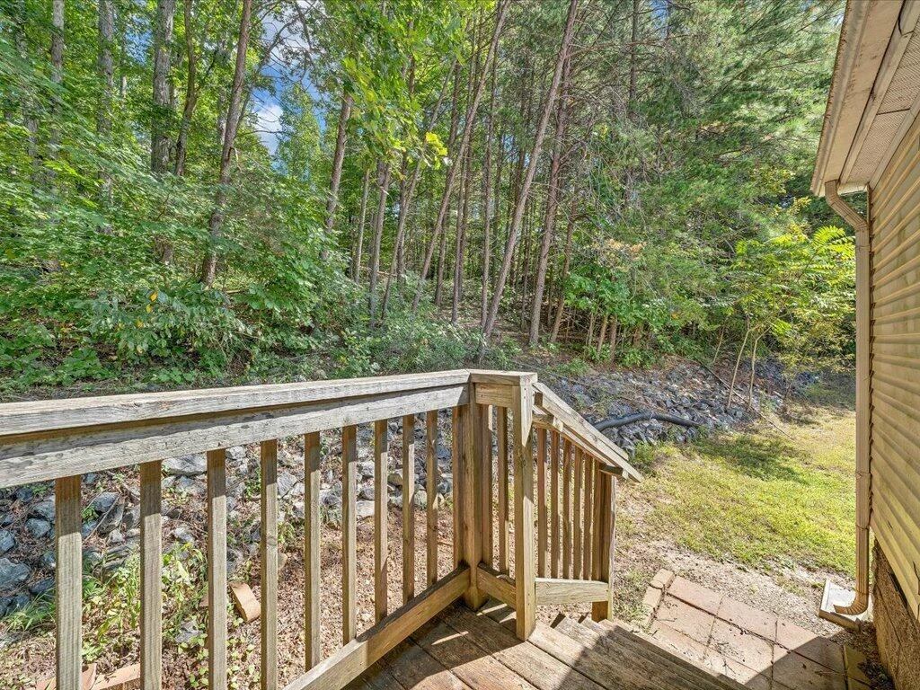 141 Eisenhower RD - Photo 24