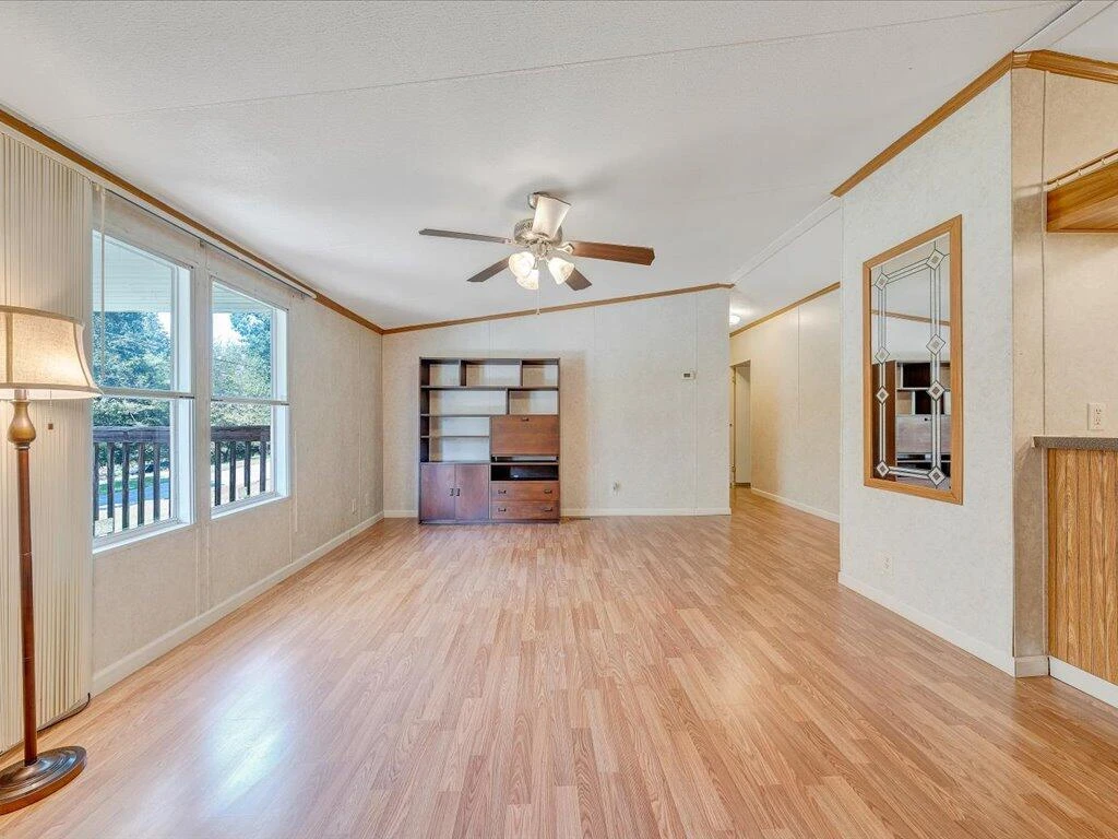 141 Eisenhower RD - Photo 3