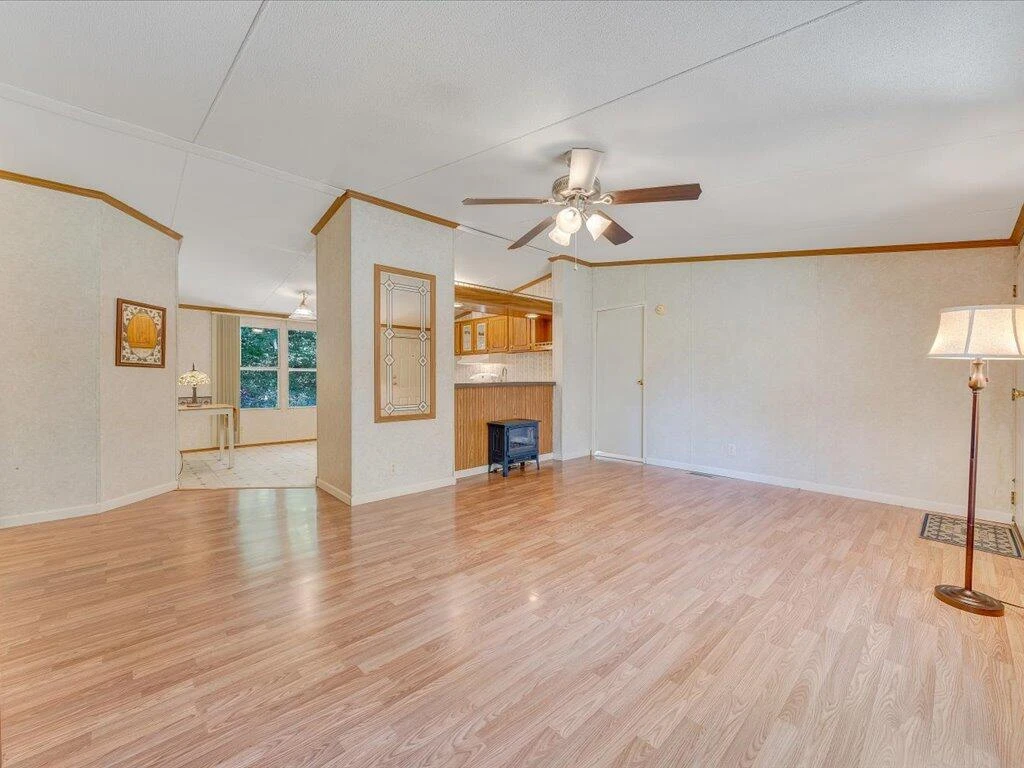 141 Eisenhower RD - Photo 4