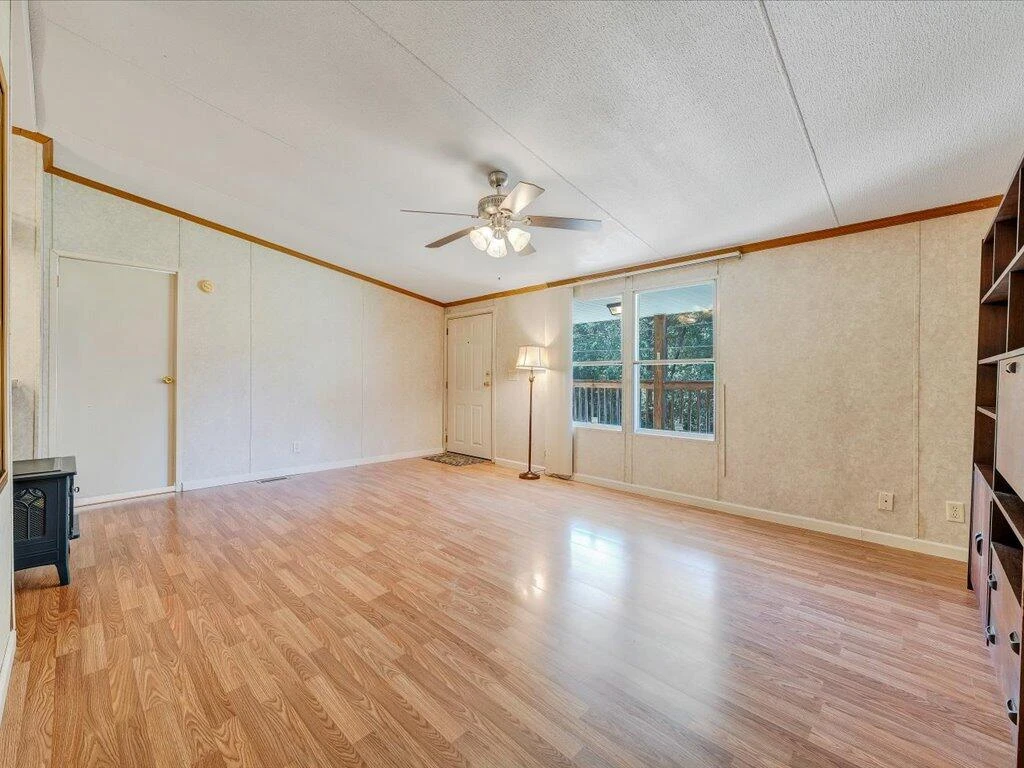141 Eisenhower RD - Photo 5