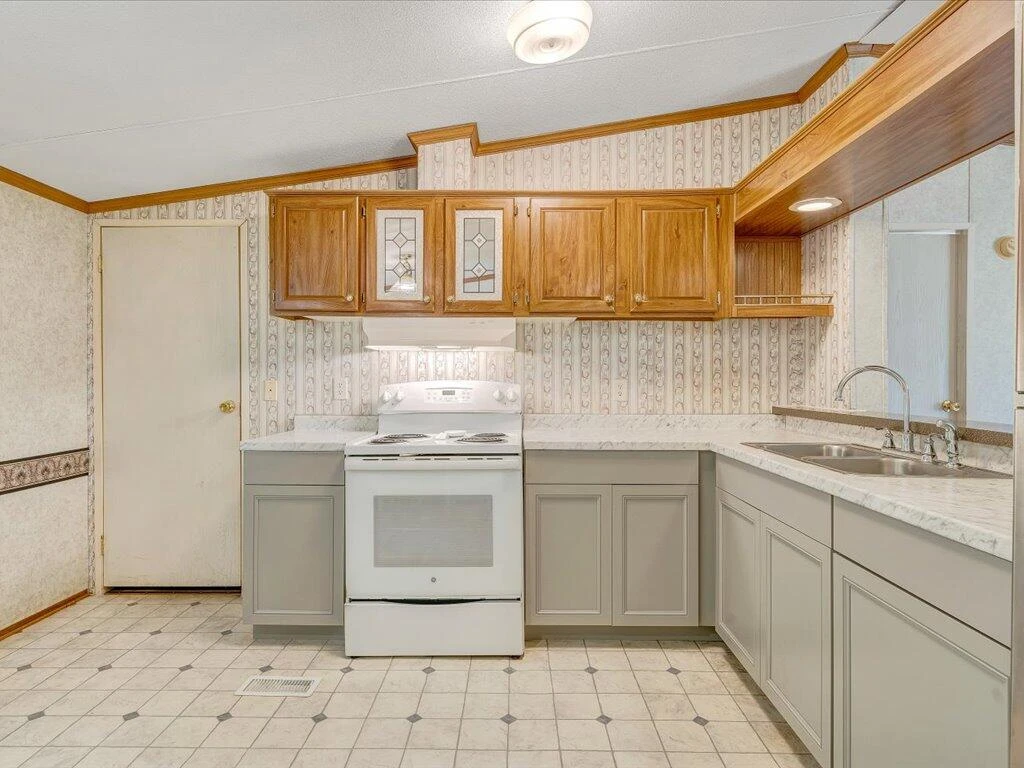 141 Eisenhower RD - Photo 6
