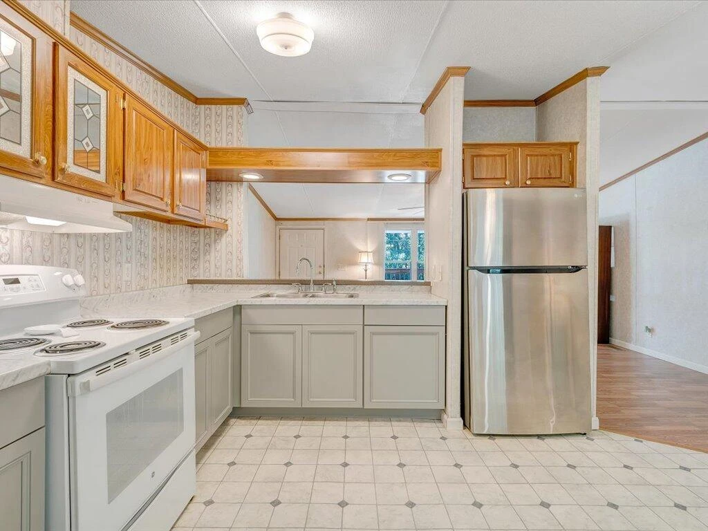 141 Eisenhower RD - Photo 9