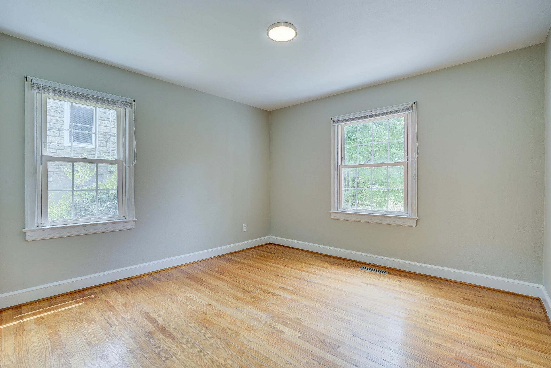 422 Albemarle AVE SE - Photo 11