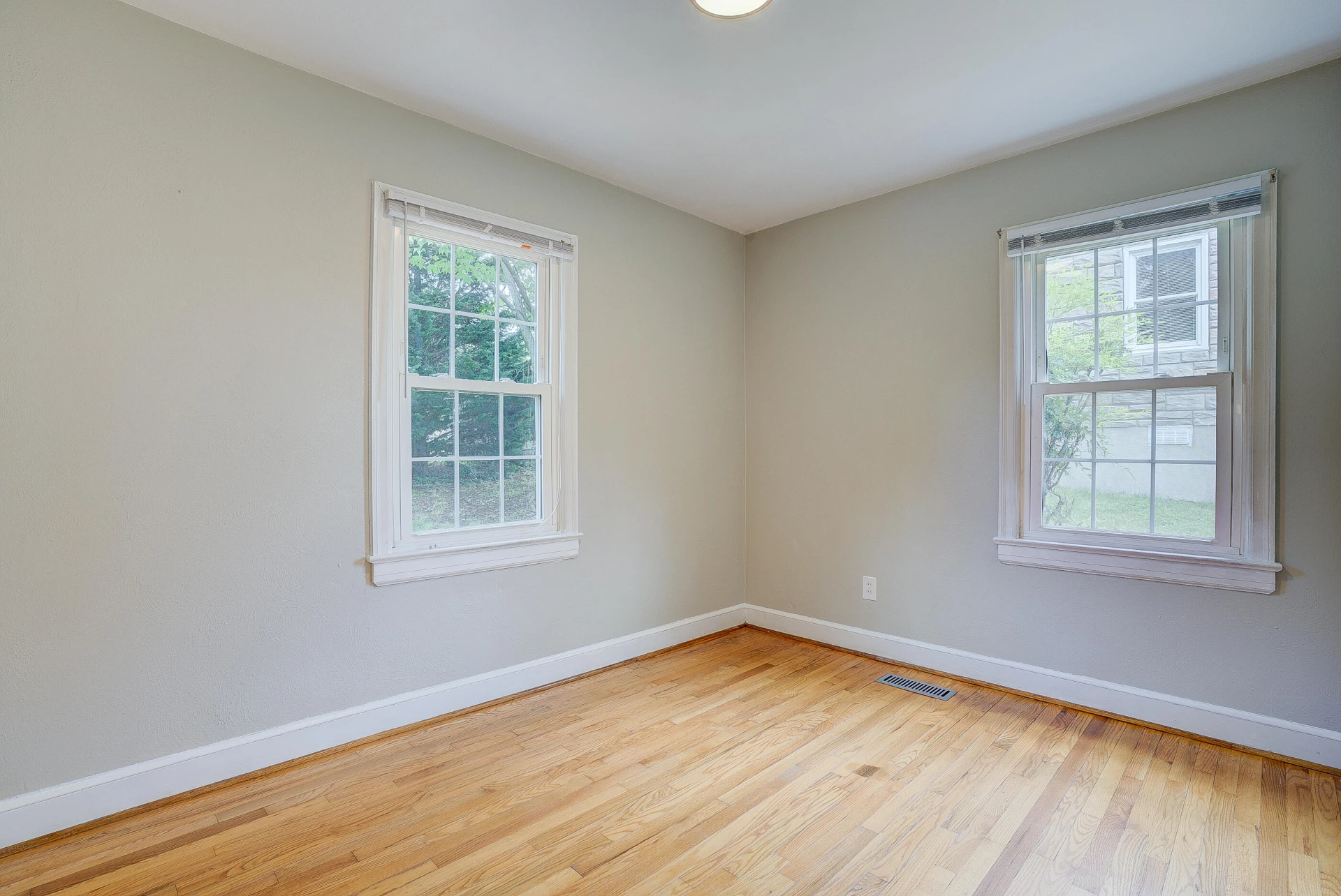 422 Albemarle AVE SE - Photo 12