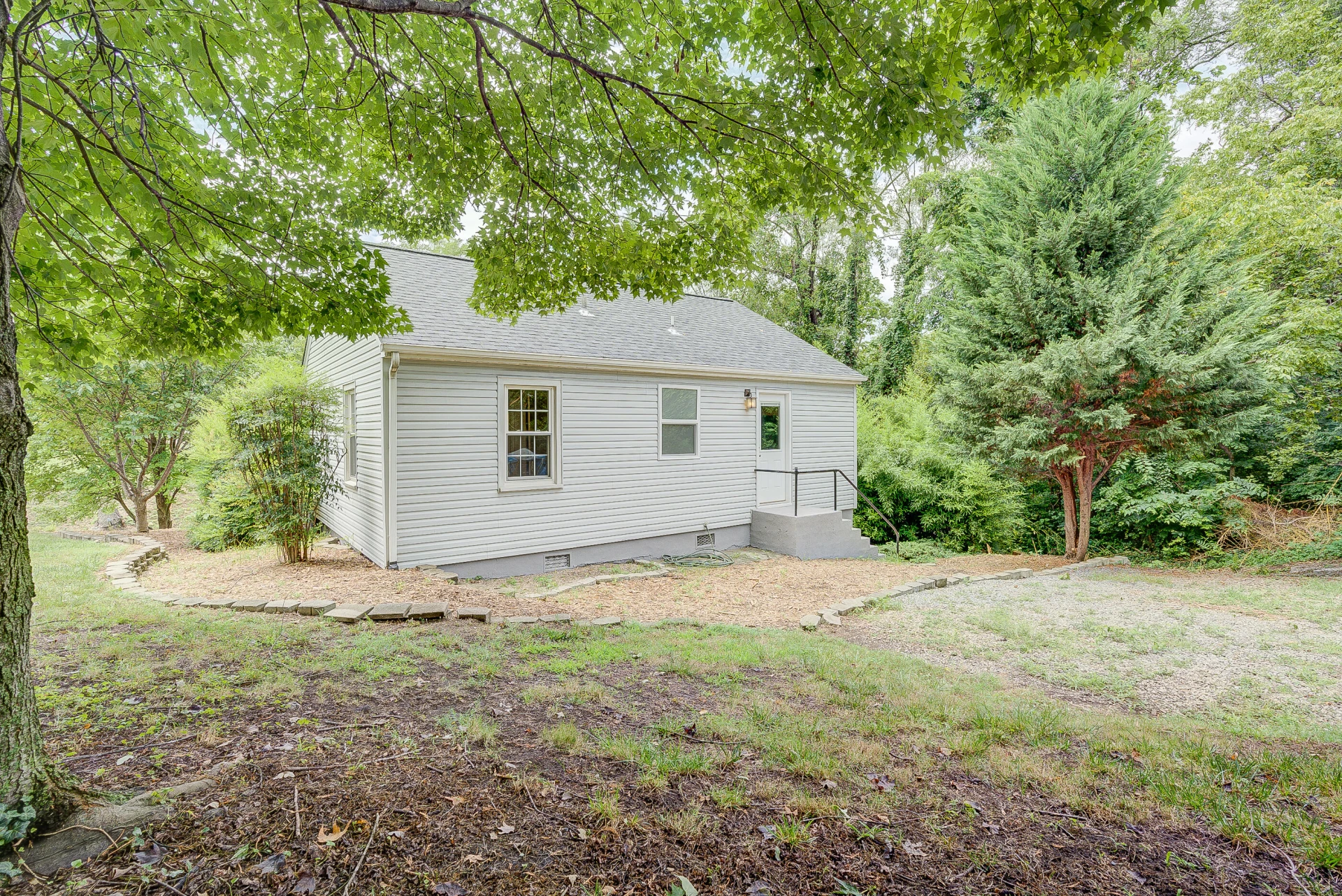 422 Albemarle AVE SE - Photo 4
