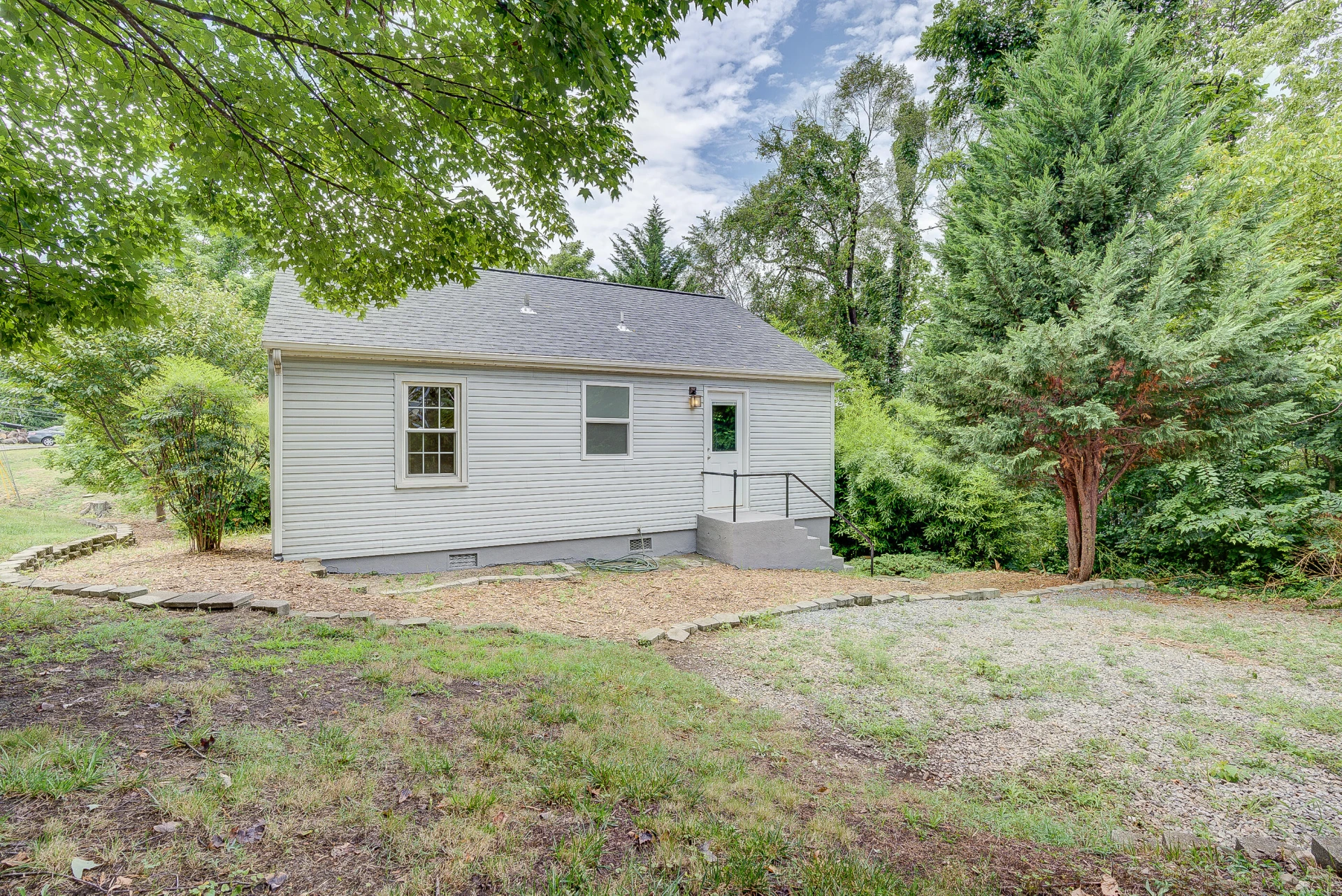 422 Albemarle AVE SE - Photo 5