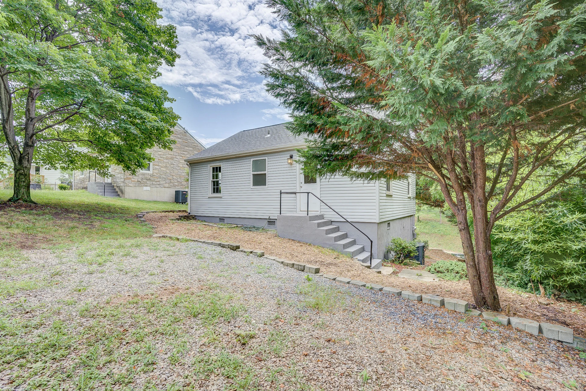 422 Albemarle AVE SE - Photo 6