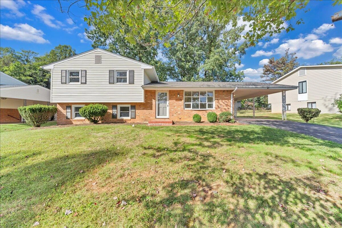 1117 Conifer LN