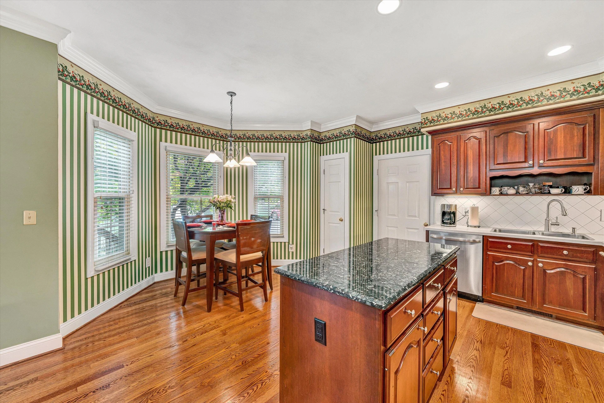 8216 Strathmore LN - Photo 15