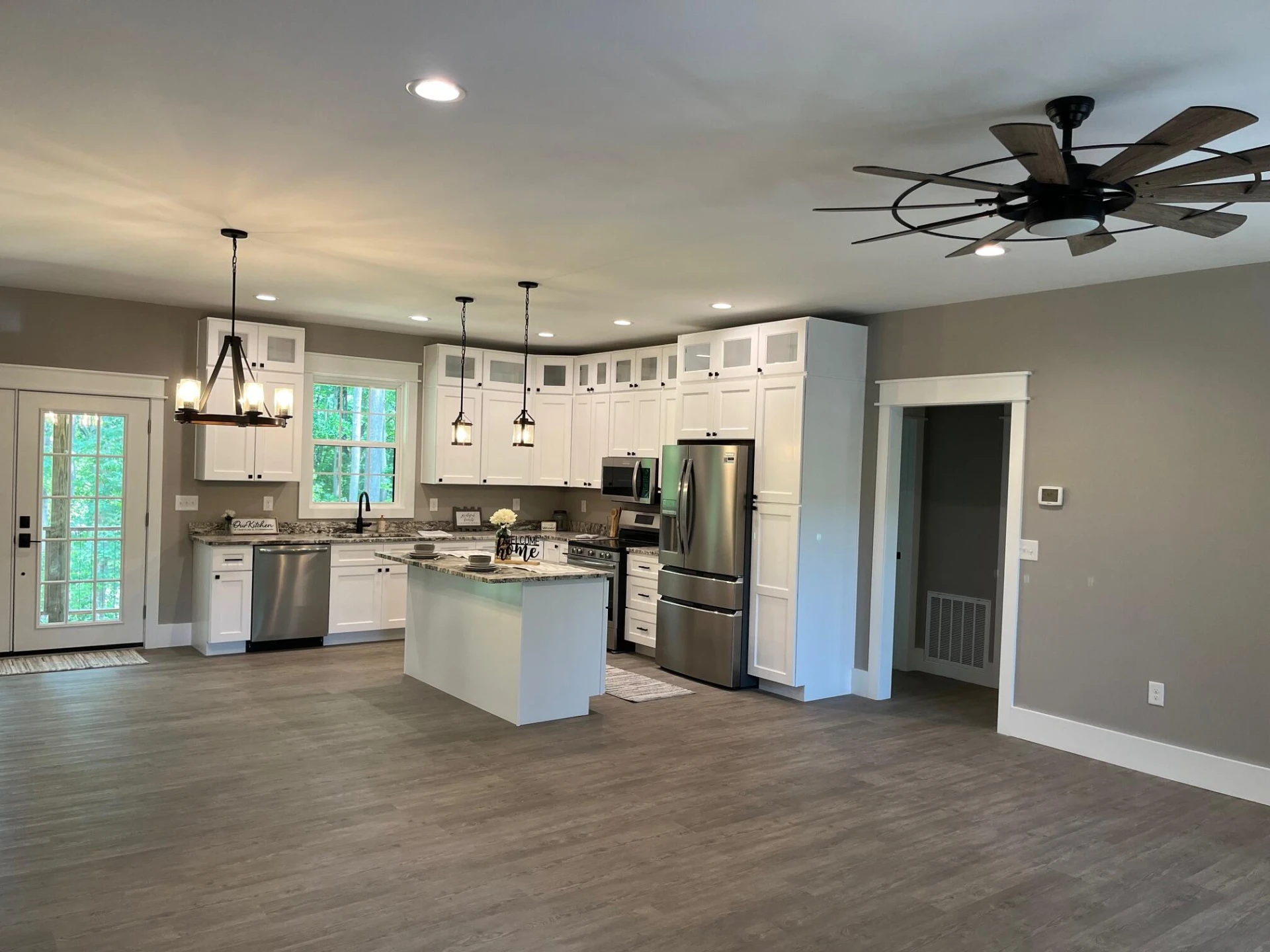 105 Camelot DR - Photo 3