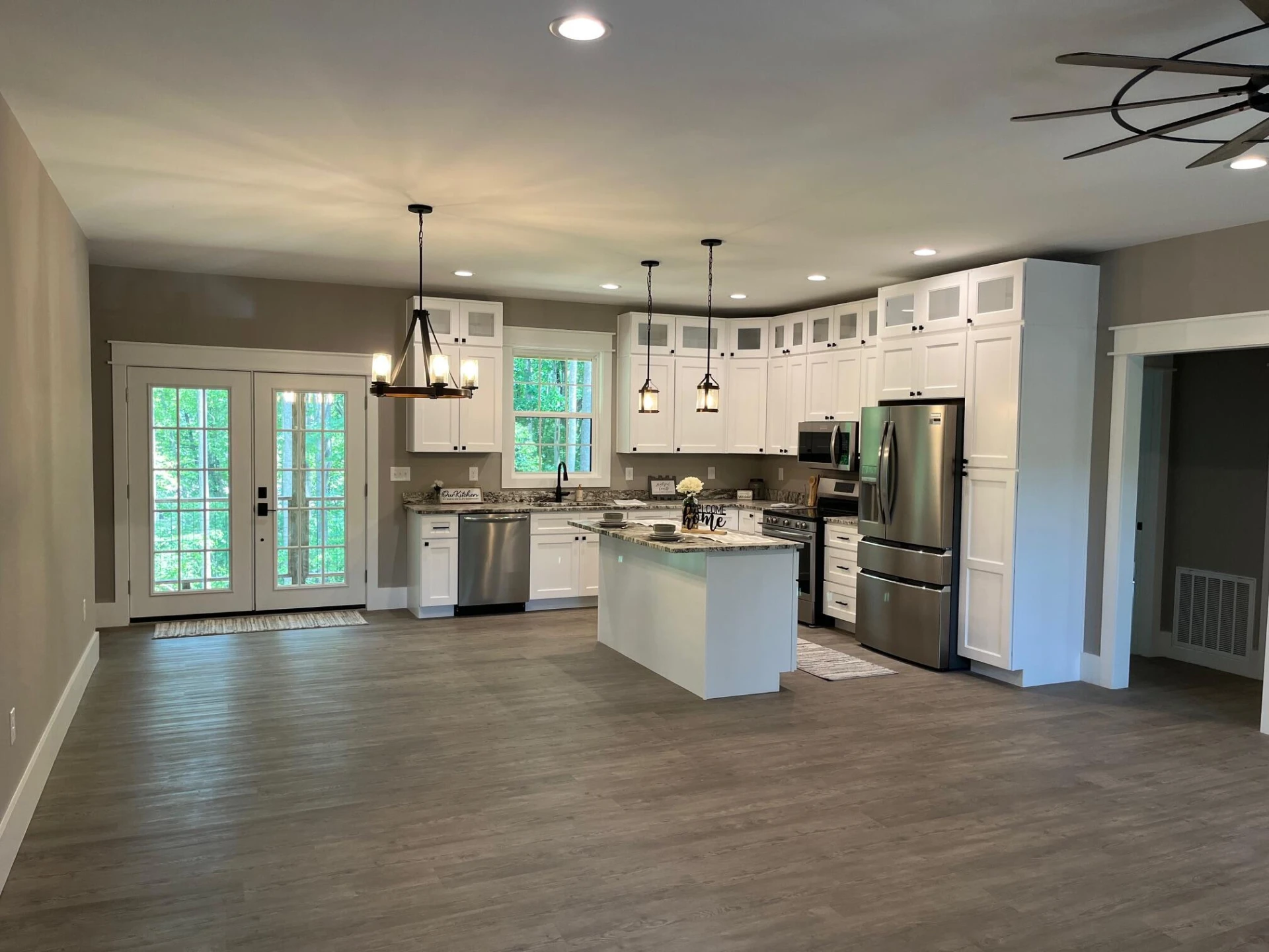 105 Camelot DR - Photo 4