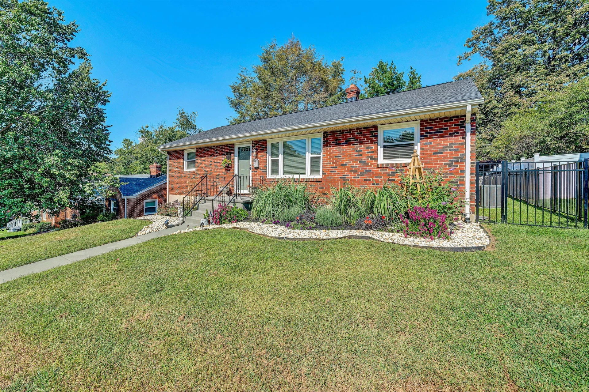 3117 Fleetwood AVE SW - Photo 5