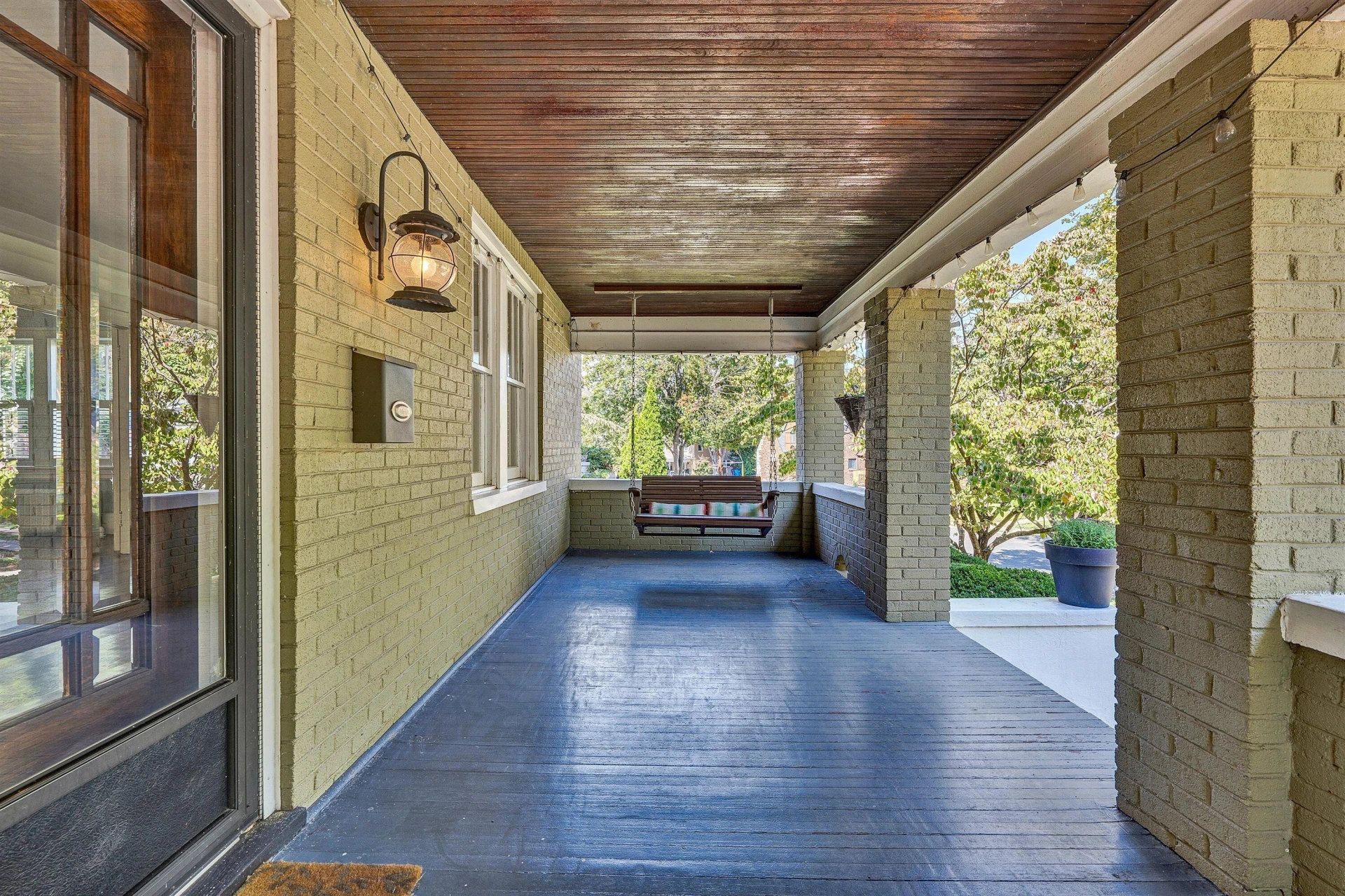 1810 Windsor AVE SW - Photo 14