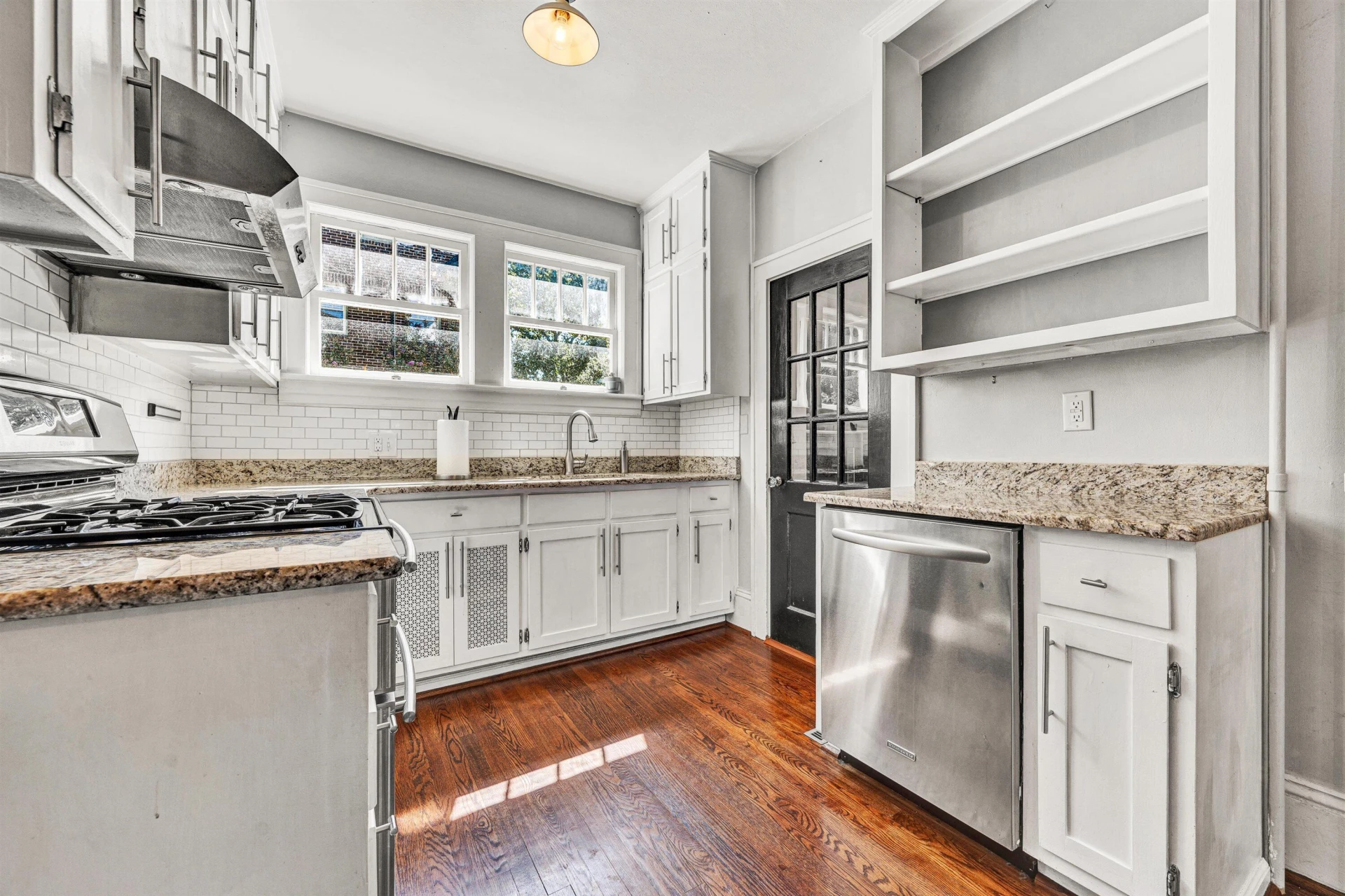 1810 Windsor AVE SW - Photo 28