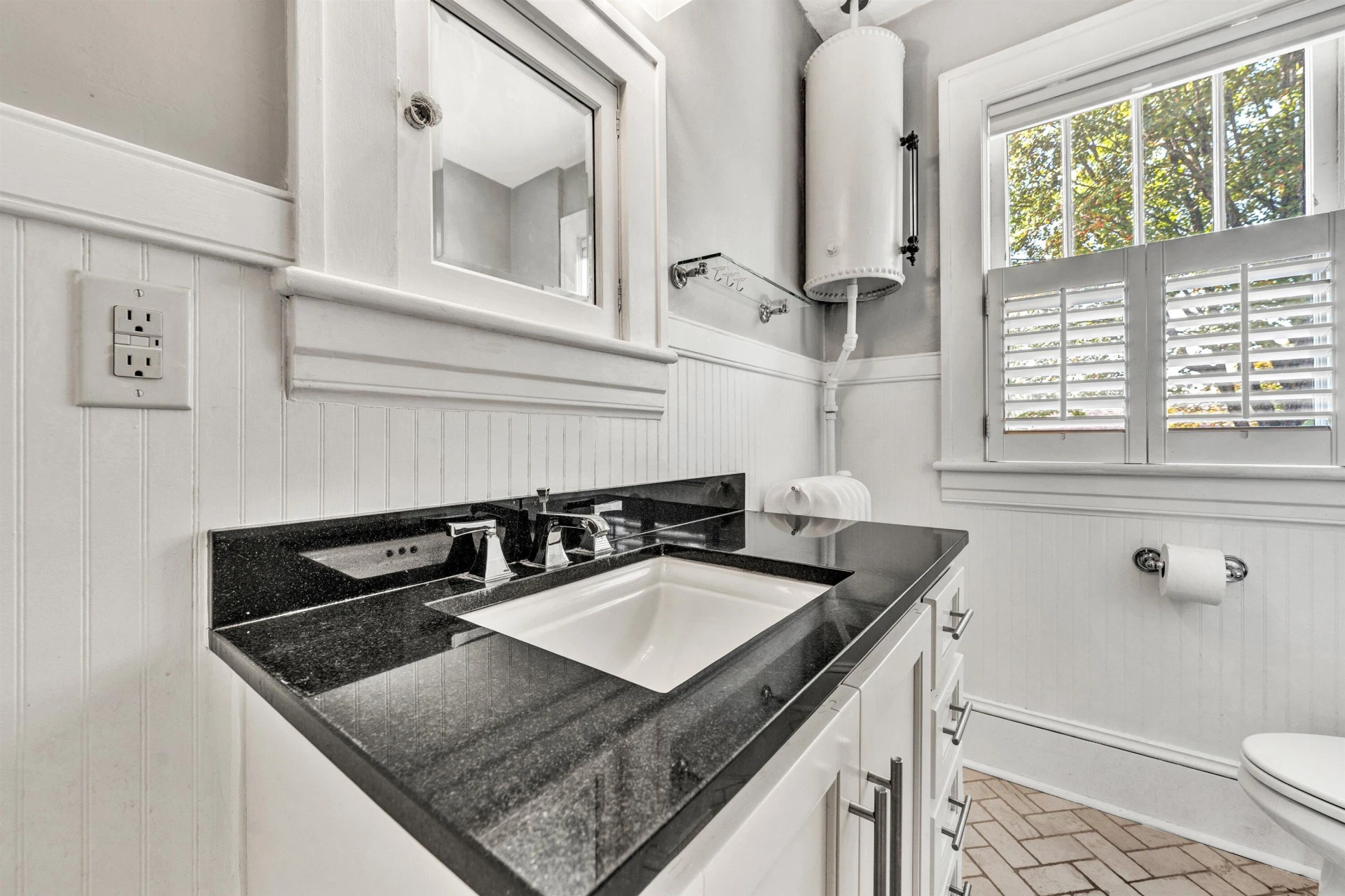 1810 Windsor AVE SW - Photo 41
