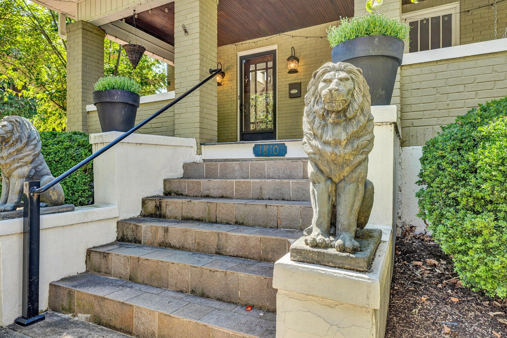 1810 Windsor AVE SW - Photo 10