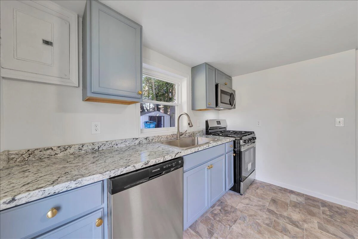 2608 Dorchester DR NW - Photo 15