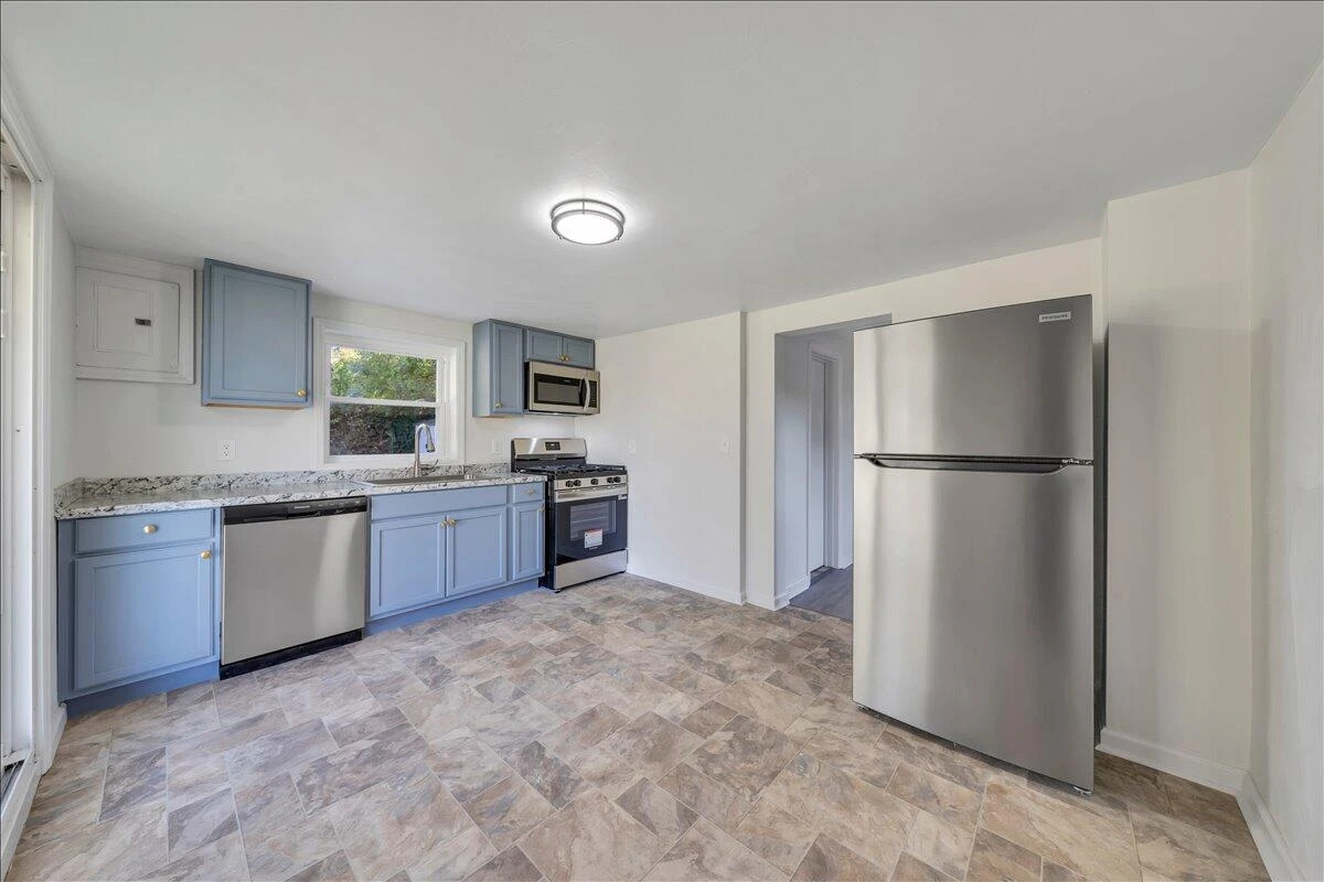 2608 Dorchester DR NW - Photo 17