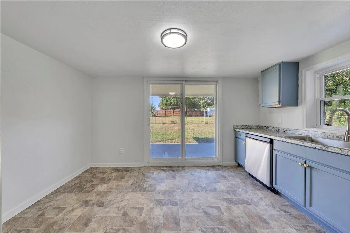 2608 Dorchester DR NW - Photo 19