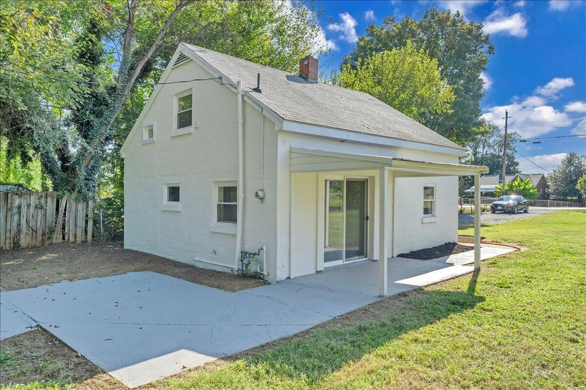 2608 Dorchester DR NW - Photo 25