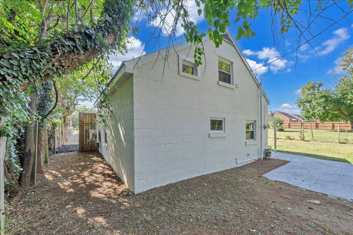 2608 Dorchester DR NW - Photo 26