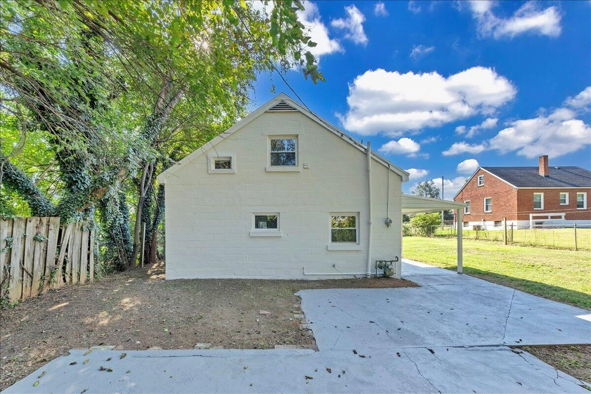 2608 Dorchester DR NW - Photo 27
