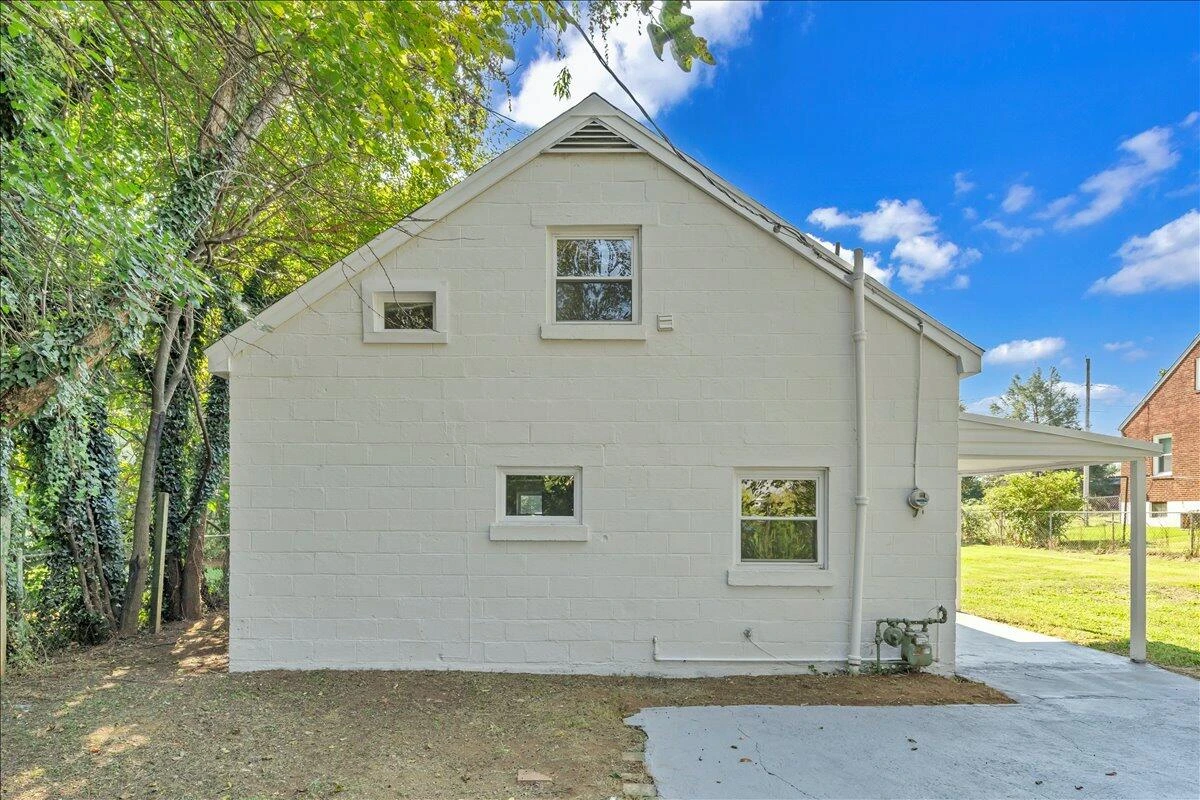 2608 Dorchester DR NW - Photo 28