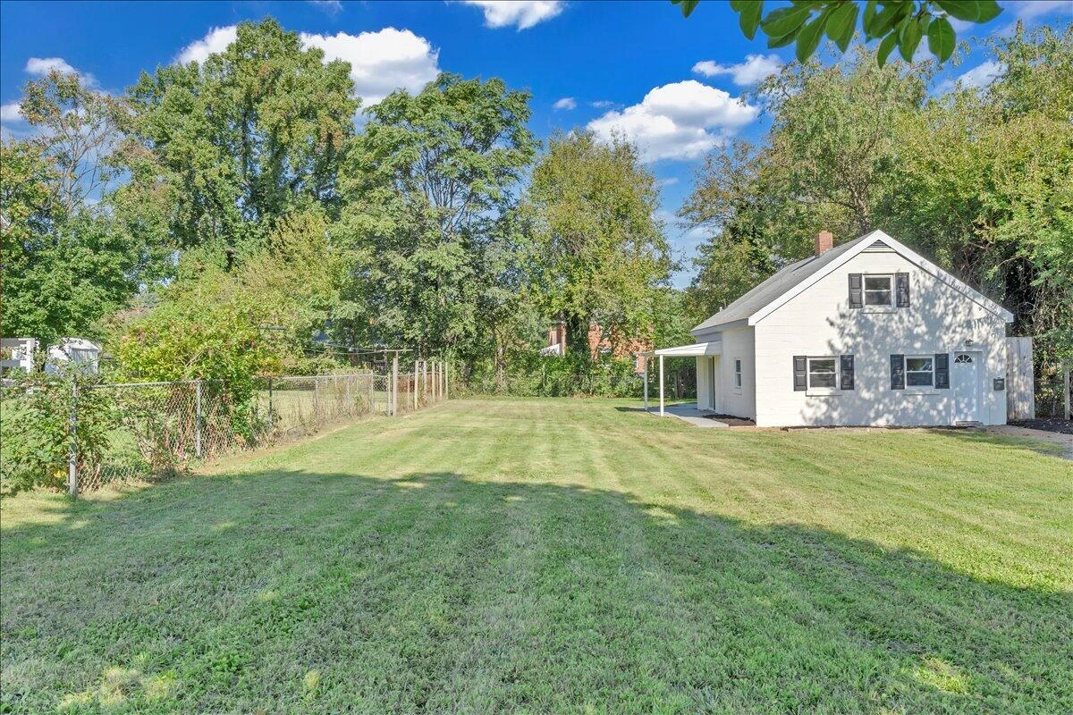 2608 Dorchester DR NW - Photo 30