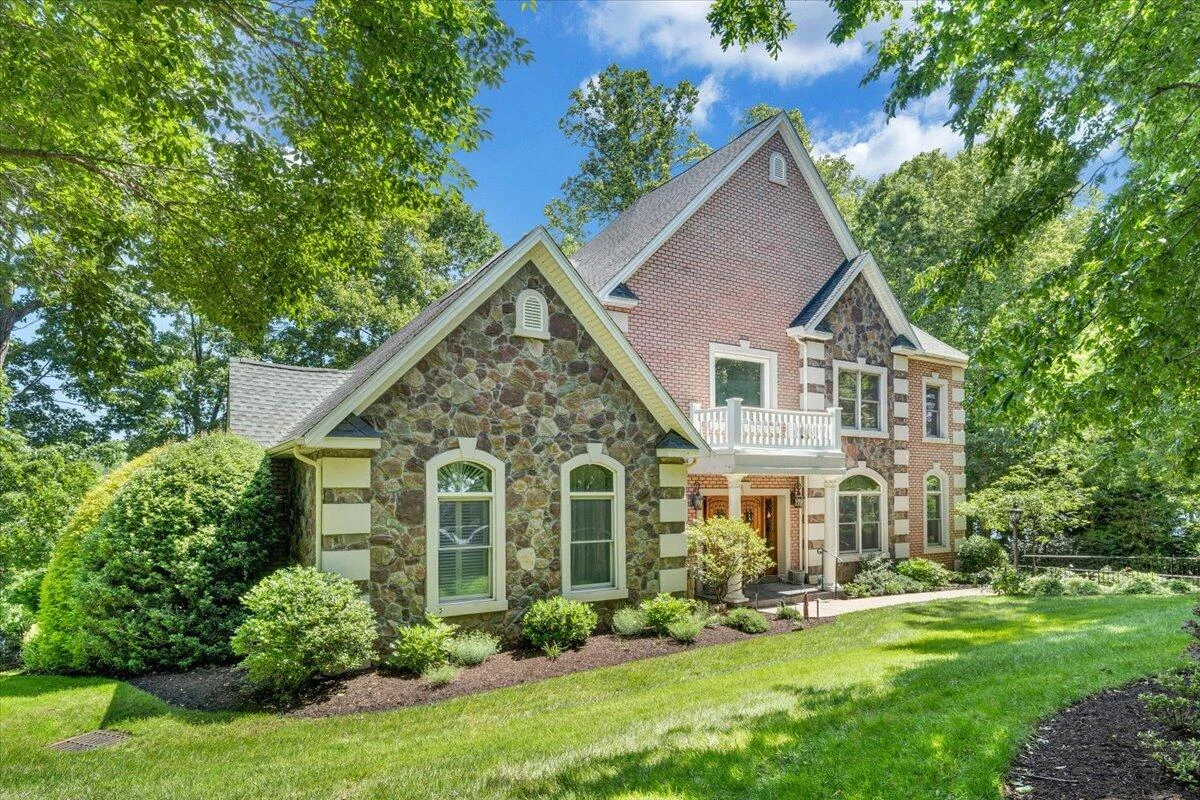 723 Fox Chase RD - Photo 2