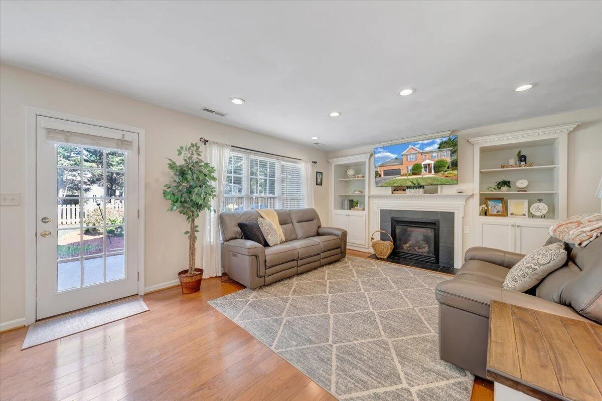 6111 Sedgewick DR - Photo 3