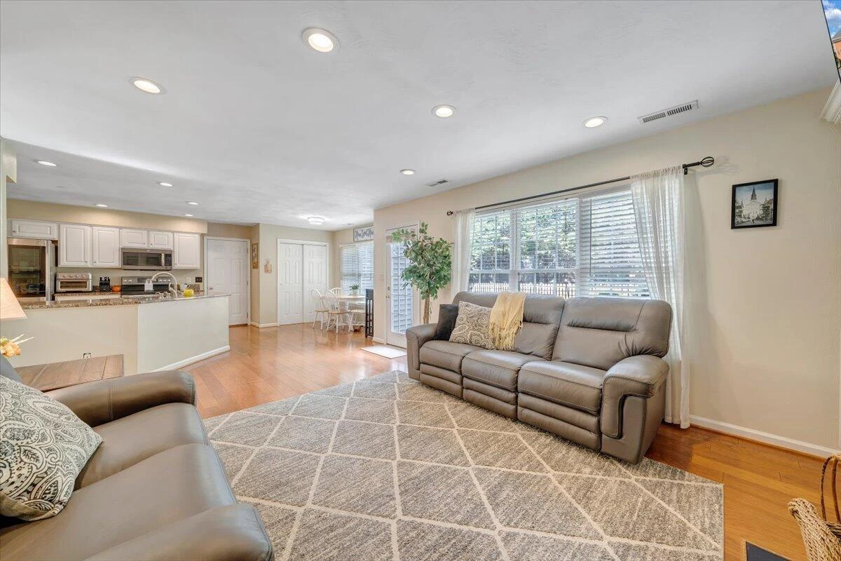 6111 Sedgewick DR - Photo 5