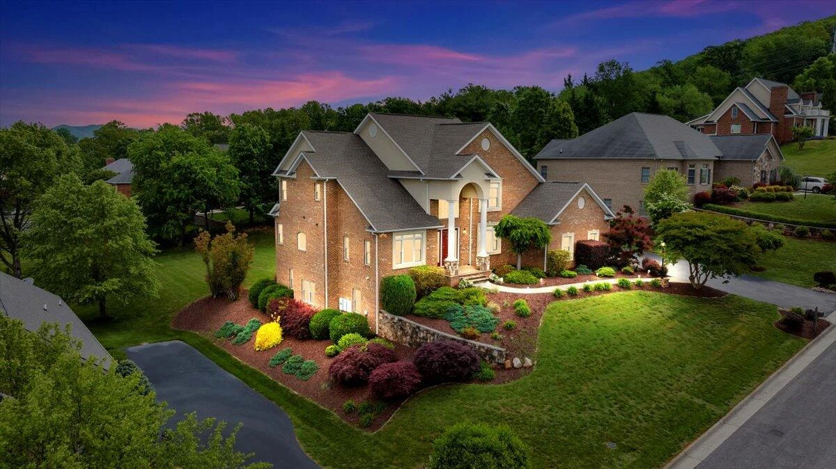 415 Stoneledge DR