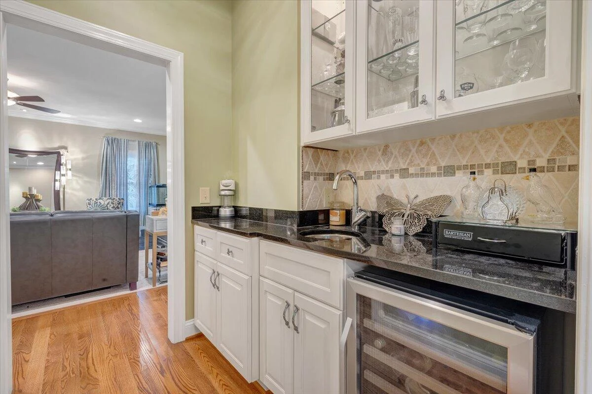 415 Stoneledge DR - Photo 18