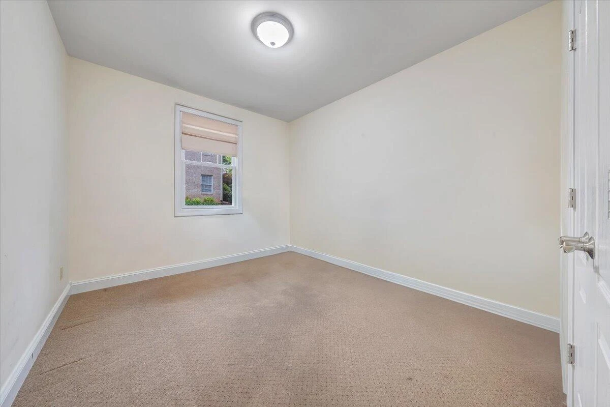 415 Stoneledge DR - Photo 35