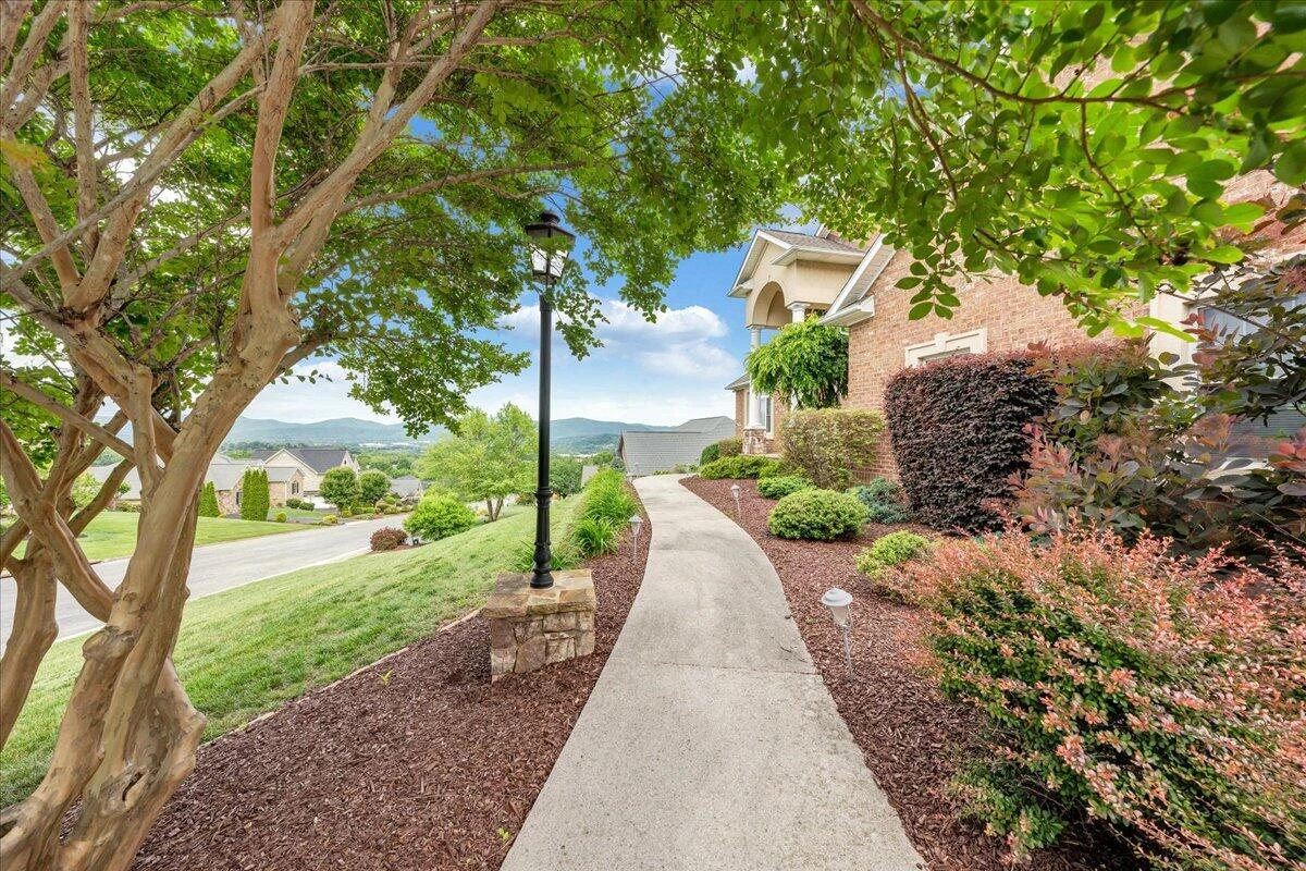 415 Stoneledge DR - Photo 5