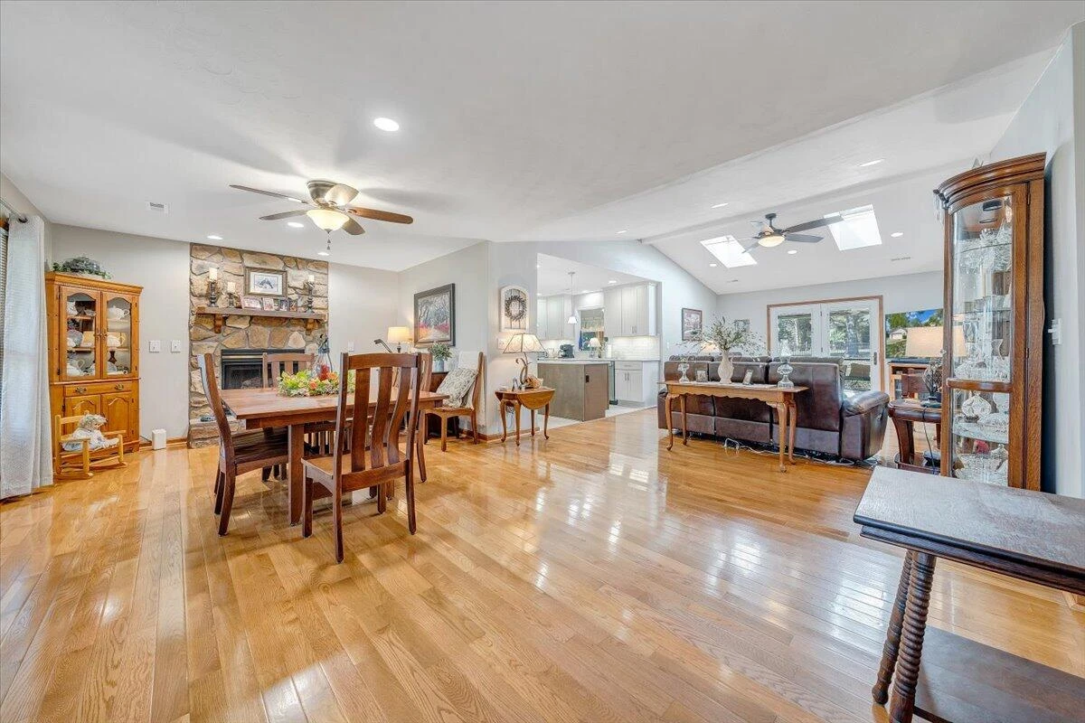 201 Willowood DR - Photo 3