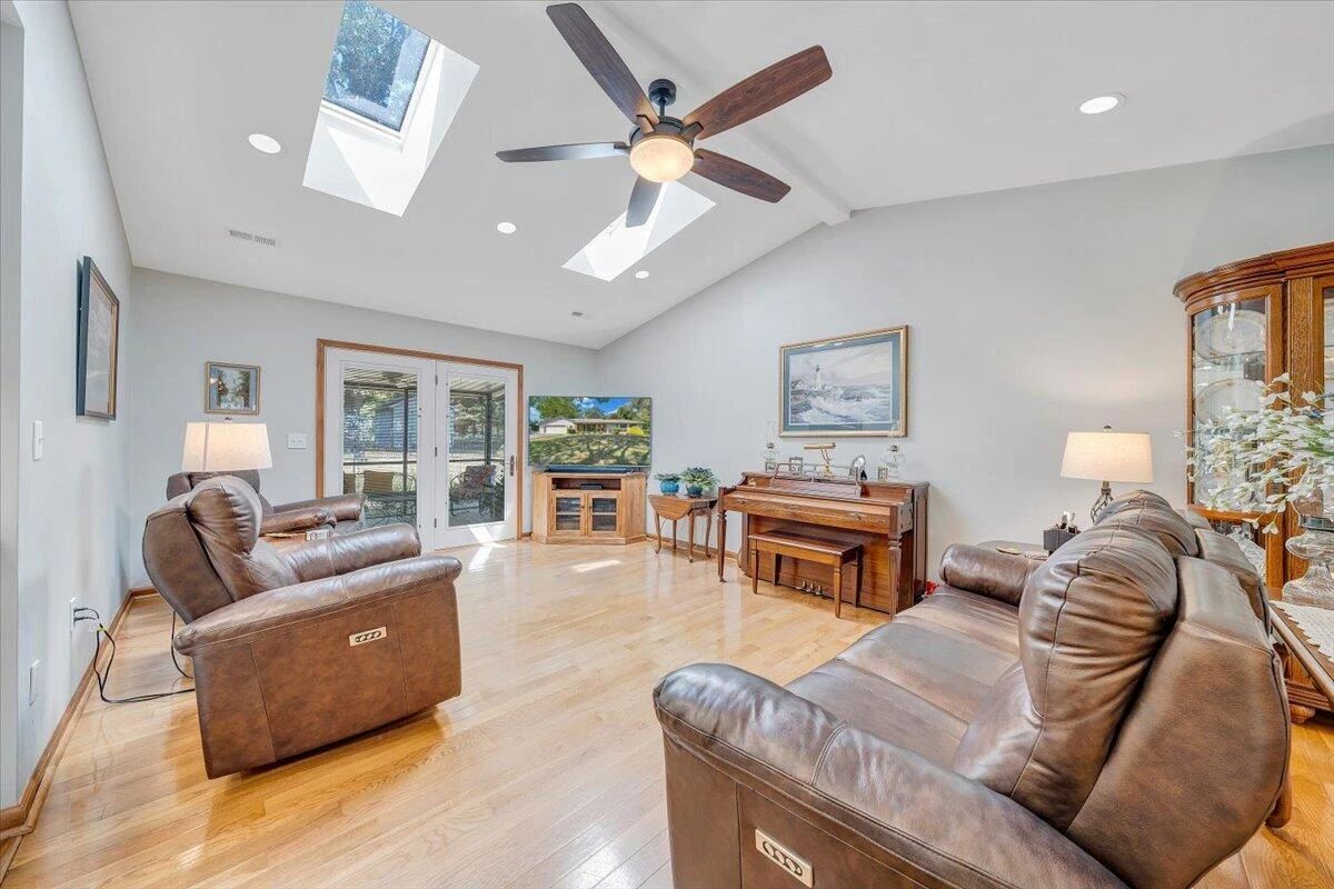 201 Willowood DR - Photo 8