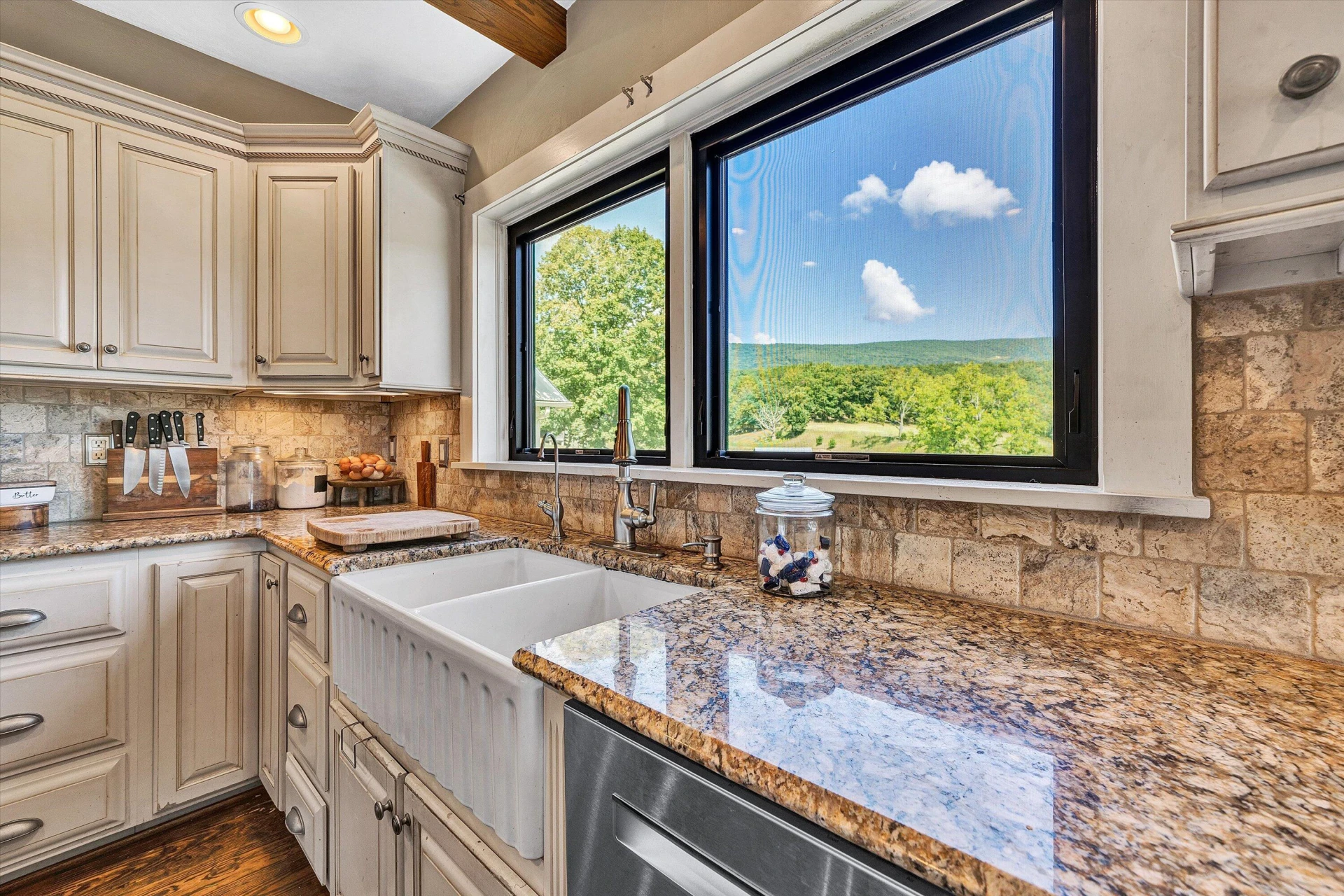 17559 Johns Creek RD - Photo 36