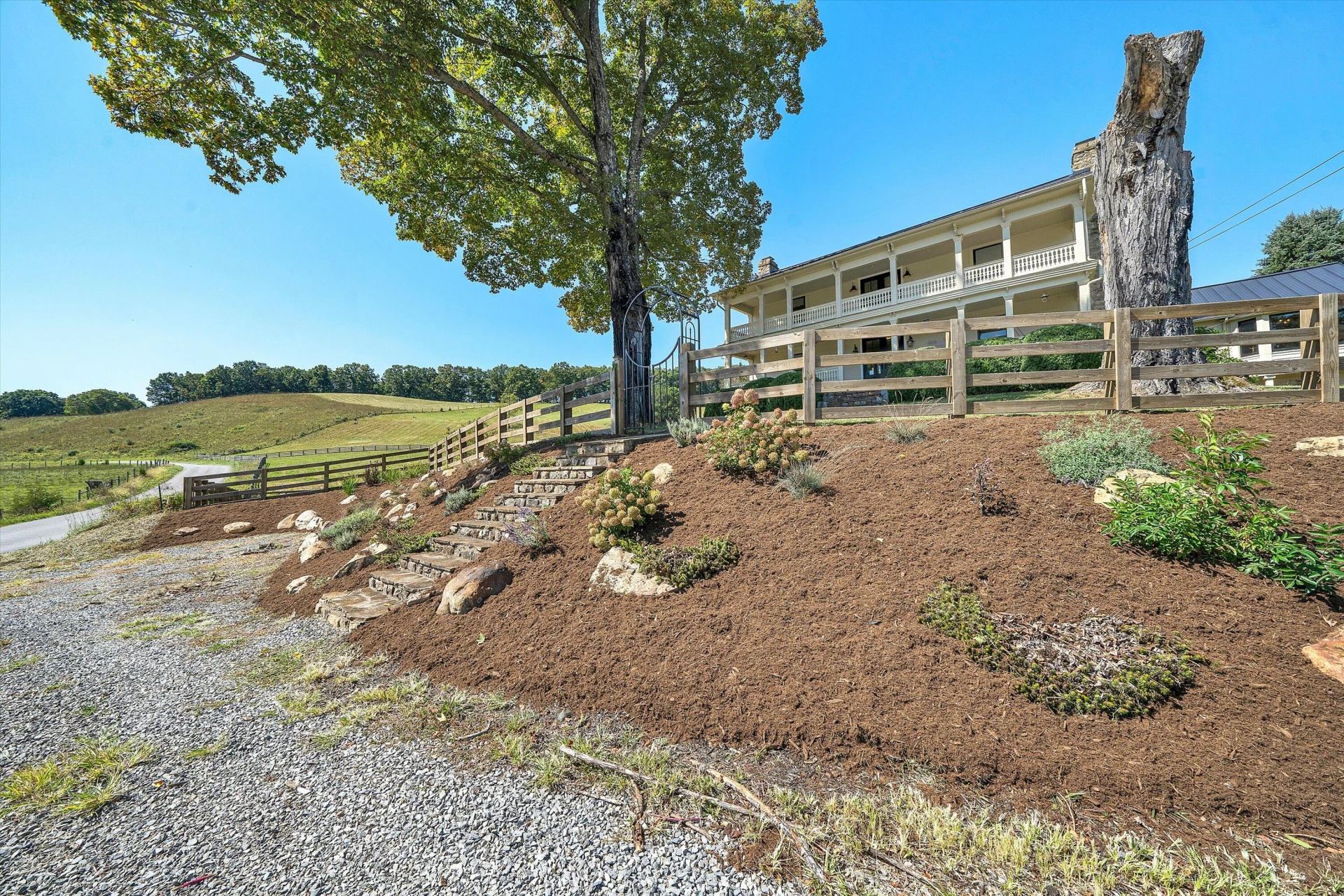 17559 Johns Creek RD - Photo 8